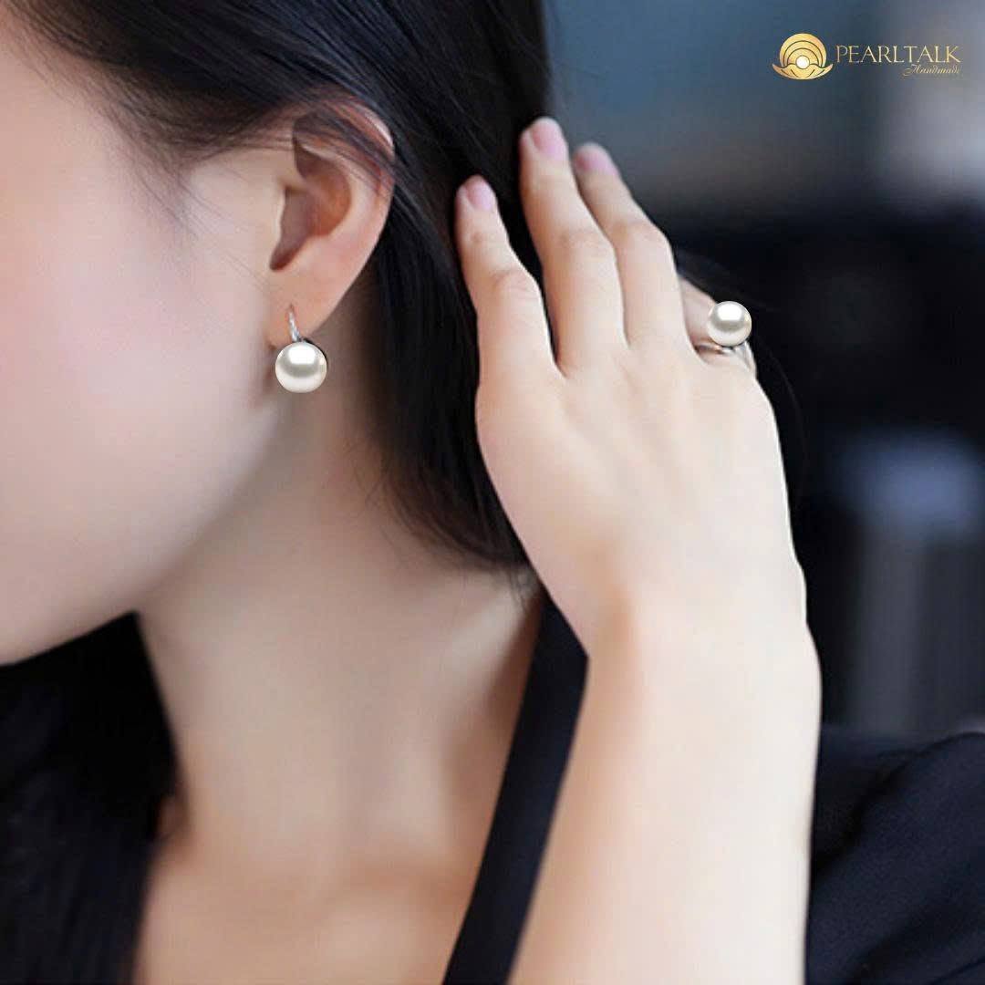 Receive one complimentary pearl at PEARLTALK
